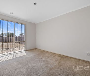 THREE BEDROOM GEM! - Photo 4