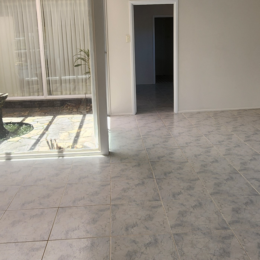 2 Binda Place, Bundall, QLD - Photo 1