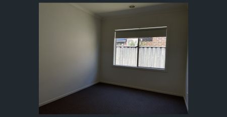 Spacious Family Living in Cranbourne North - Photo 5