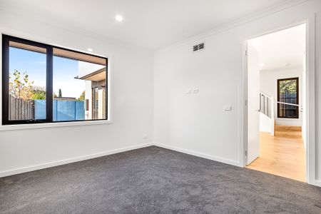 19 Cecil Street, Bentleigh East VIC 3165 - Townhouse For Rent | Domain - Photo 4