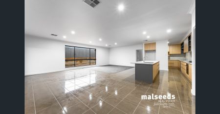 Recently Built Large Family Home - Photo 5