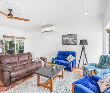 Four bedroom family home - Photo 1