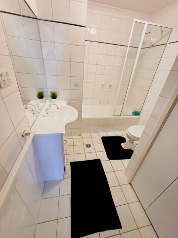 3 Bedrooms 2 Bathrooms - Photo 5