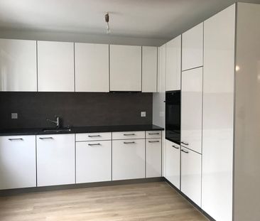 "Sanierte Wohnung mit Balkon / 1. Mietzins GRATIS *" - Foto 4