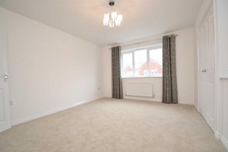 4 bedroom detached house to rent - Photo 5