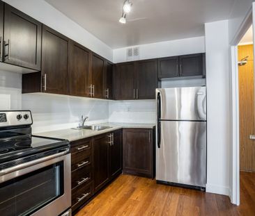 Davisville Village Apartments - Photo 4