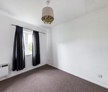 3 bedroom end of terrace house to rent - Photo 2