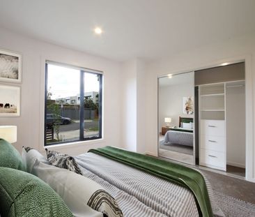 Light filled living in Northcote - Photo 2