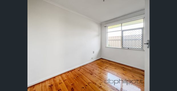 FIVE BEDROOM FAMILY HOME! - Photo 1