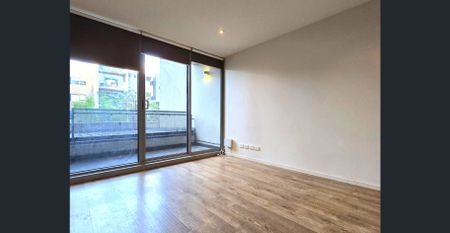 VIVA - 1 Bedroom Apartment with Parking for Rent in great location of Carlton - Photo 3