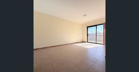 RENOVATED 2 BEDDEROM VILLA - Photo 3