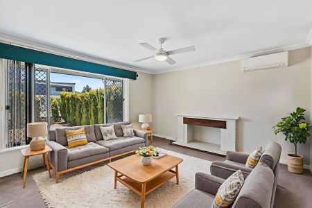 Comfortable Family Home in a Prime Location - Photo 3