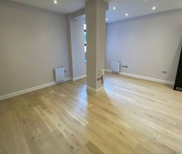 Wells Court, Woking, Surrey, GU21 - Photo 4