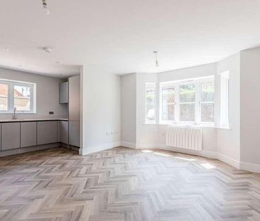 West Byfleet, Surrey, KT14 - Photo 2