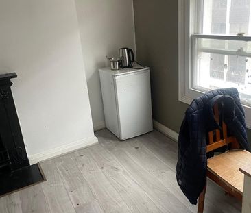 2 Bed Flat, Queens Road, BN1 - Photo 6