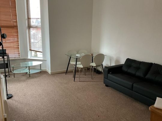 1 Bed Flat, Dickenson Road, M13 - Photo 1