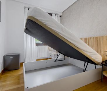 Room in a shared 5-bedroom apartment for rent in Almendrales. - Foto 2