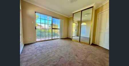 Charming Bayside Family Home –– Peaceful Corner Block in Waterfront - Photo 4