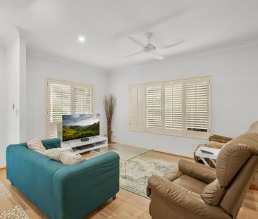 10 Greenbank Circuit, Carrara, Qld 4211 - Photo 3