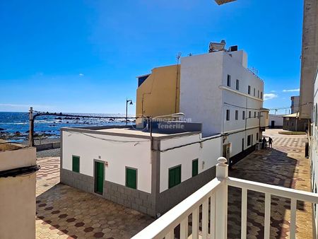 FOR RENT: Stunning 1-Bedroom Apartment in Las Galletas - Photo 2