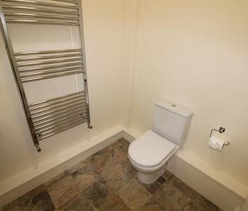 High Street, Burton upon Trent, DE14 - Photo 1