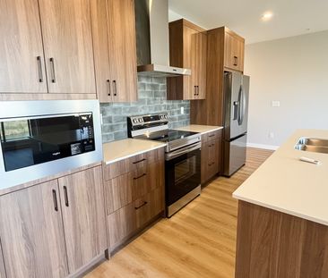 Luxury 2 Bed, 2 Bath Condo With Ac And Underground Parking. Special... - Photo 6