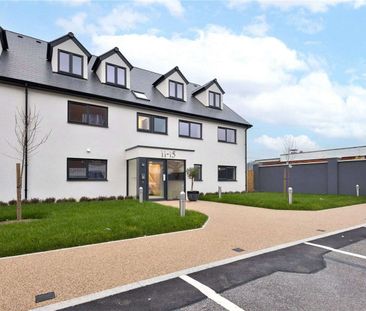 A modern penthouse apartment located on Hythe's shoreline. - Photo 3