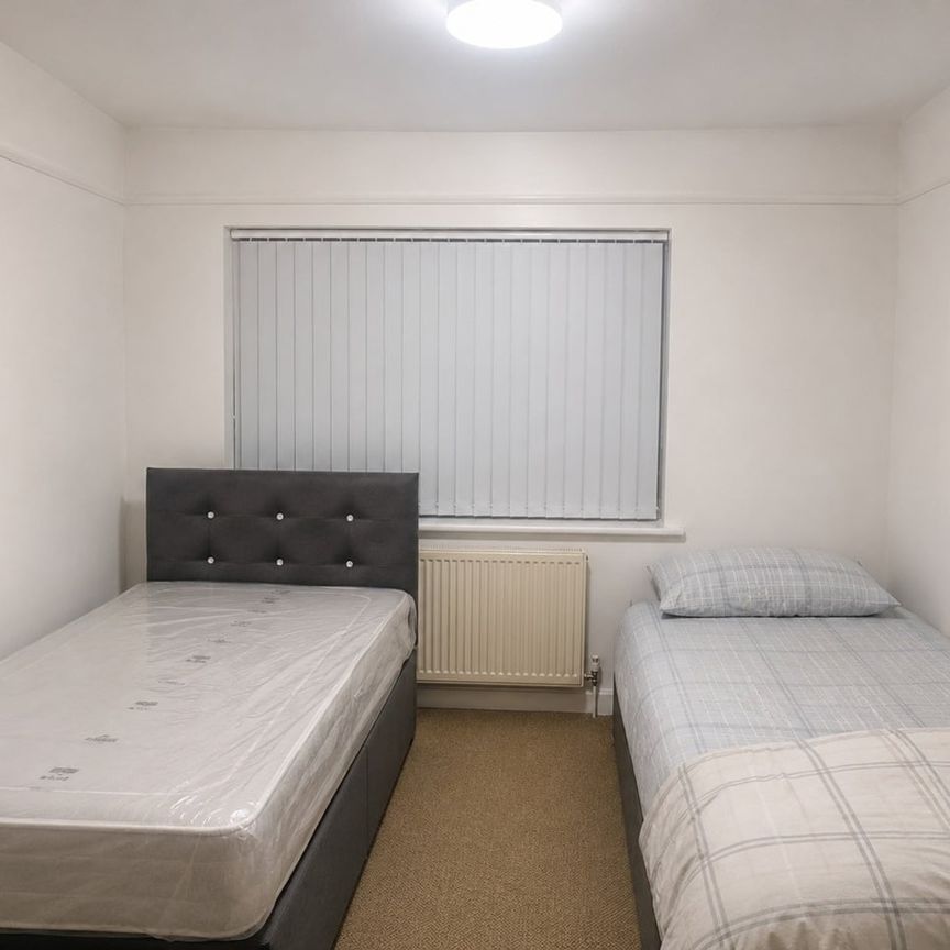 Room in a Shared House, Lyndon Road, B33 - Photo 2