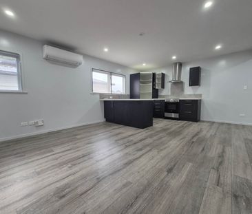 Spacious 4-Bedroom Family Home with Large Entertaining Deck – Kelston - Photo 2