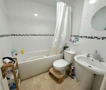 Woodland Grove, Epping, CM16 - Photo 5