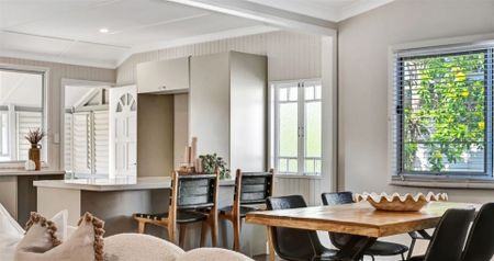 MODERN 3 BEDROOM HOME + CENTRAL LOCATION + CLASSIC CHARACTER! - Photo 3