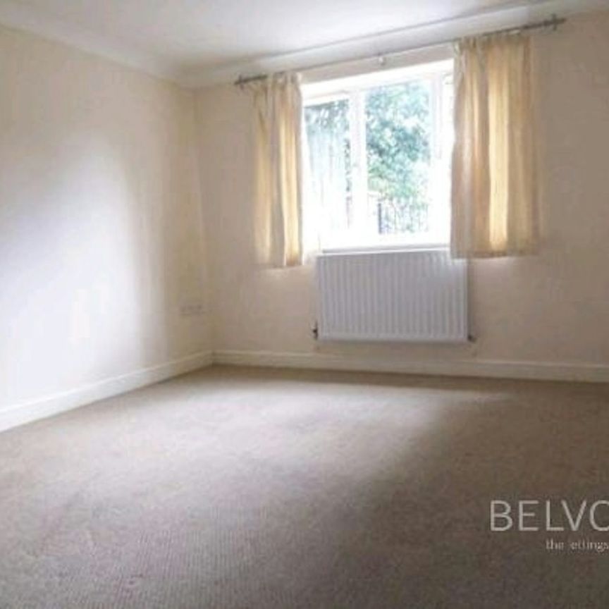 Flat to rent on - Photo 1