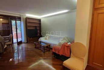 Monteverde Vecchio-Terrace: Furnished 2 Bedroom, 2 Bath, spacious kitchen, living, large private terrace and garden. Bright, silent, near shops, services and transport, located on a quite street in a well kept building. Possible parking. Ref 2375