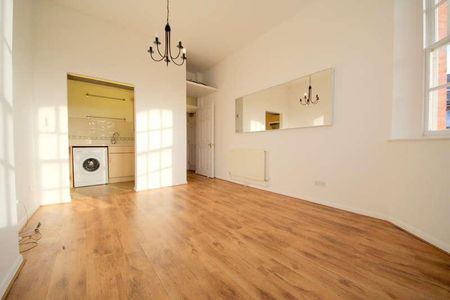 Pennington Drive, Winchmore Hill, London, N21 - Photo 2