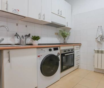 Room in a shared 6-bedroom apartment for rent in Palacio, Madrid - Foto 4