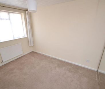 4 bedroom detached house to rent - Photo 2