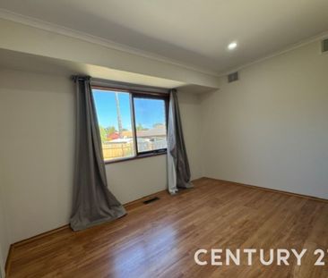 Freshly Renovated & Ready to Impress! - Photo 6