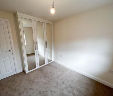 3 bedroom end of terrace house to rent - Photo 2