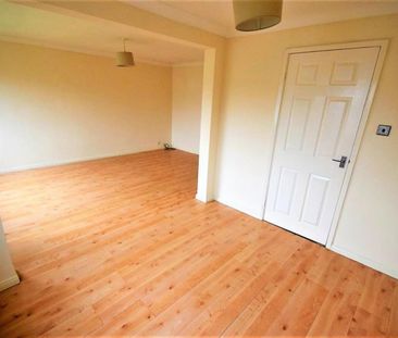 2 bedroom Flat To Let Total Size: 797 SQ FT - Photo 2