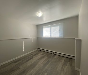 Sorrento Manor - Photo 1