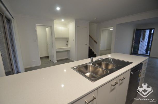 (Break Lease) VERY NEW 3 BED TOWNHOUSE FOR RENT - Photo 1