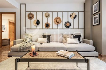 5 room luxury Flat for rent in Madrid, Community of Madrid - Photo 3