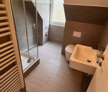 *** Riskieren Sie einen Blick! Sanierte DG-Wohnung mit Duschbad! *** - Photo 1