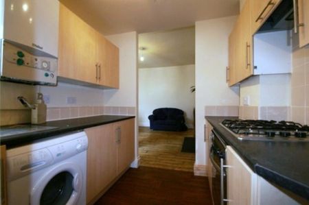 3 Bed - Warwick Street, Heaton - Photo 3