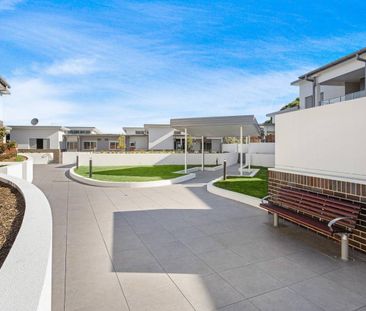 STUNNING EXECUTIVE 3 BEDROOM APARTMENT ! - Photo 6