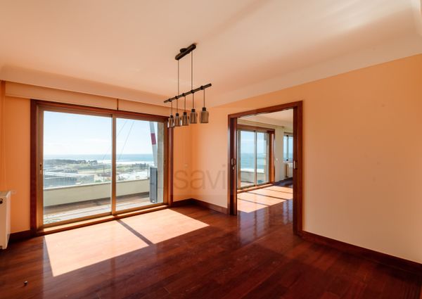 Apartamento T5 com vista mar em Matosinhos Sul