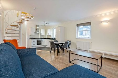 A spacious 3 bedroom duplex apartment, arranged over the upper 2 floors in this central location - Photo 2