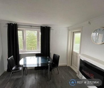 3 bedroom flat to rent - Photo 3