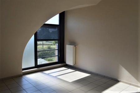 Groot appartement met terras en 2 slaapkamers - Photo 2