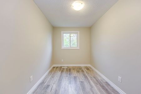 For Lease - 2369 Coldstream Drive, Burlington, Ontario - Photo 4